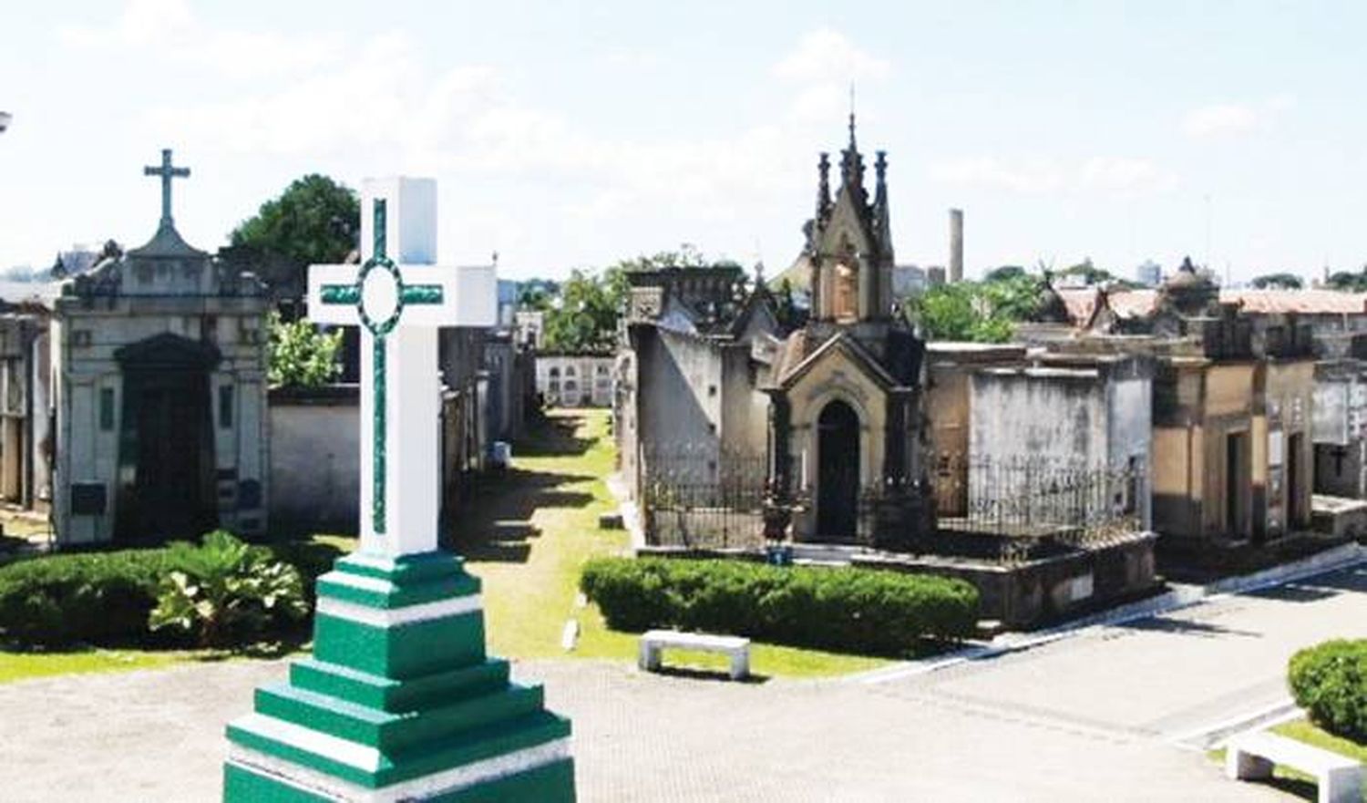 Bajo un estricto protocolo amplían los días de visita del Cementerio Municipal