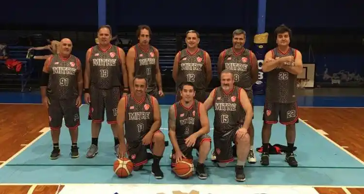 En el Torneo de Verano en Campana, Mitre estrenó camiseta, volvió al triunfo y se clasificó a semifinales