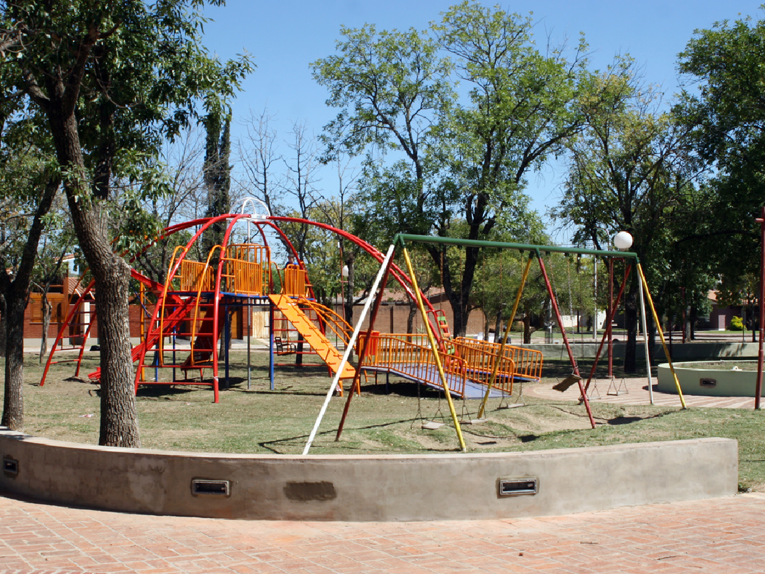 Arreglos en la Plaza Enrique Brizio de Arroyito