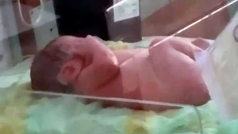 Policías oficiaron de parteros y contaron cómo cortaron el cordón umbilical