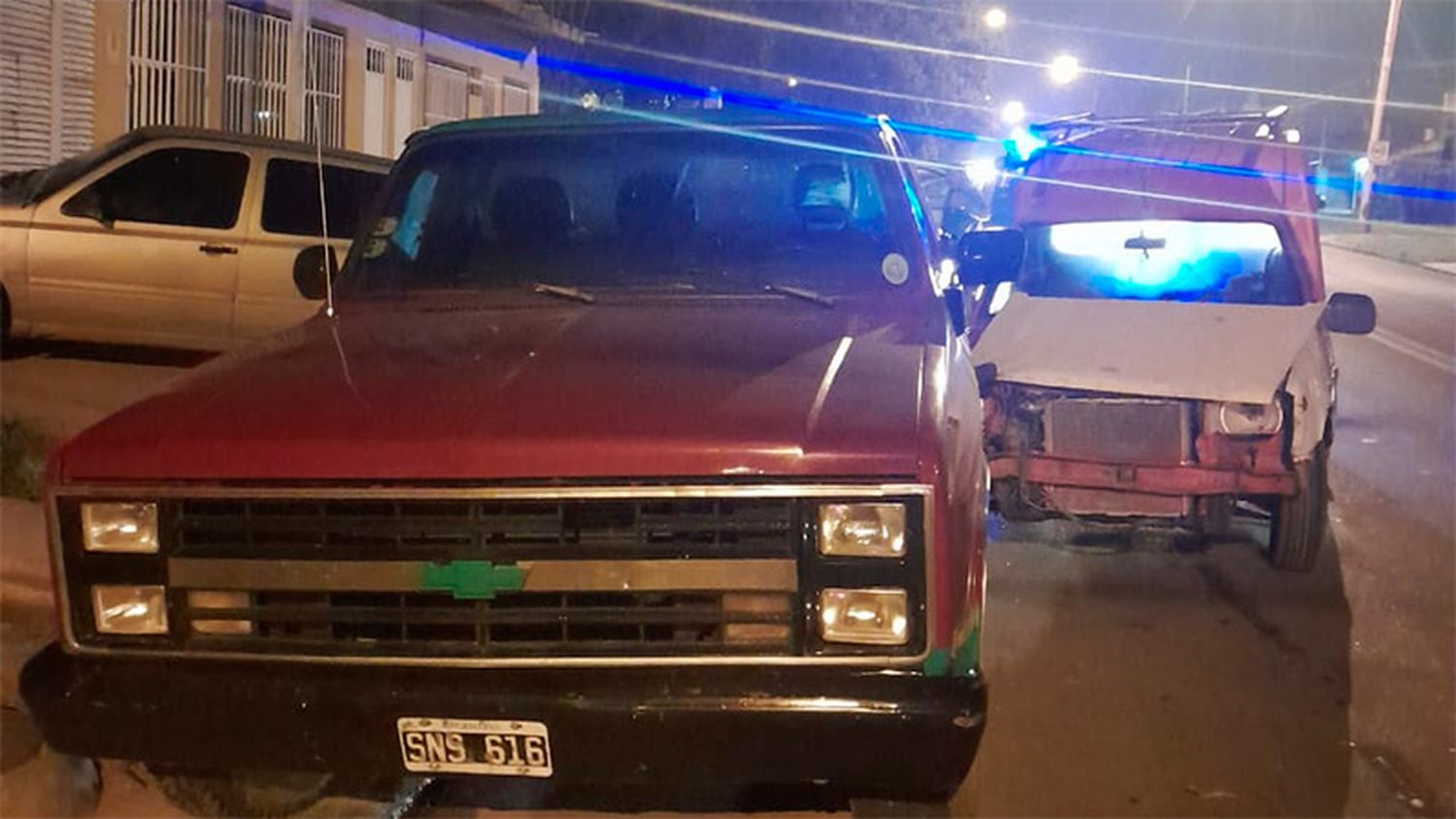 Salió a bailar y terminó chocando una camioneta estacionada: tenía 2,30 de alcohol en sangre