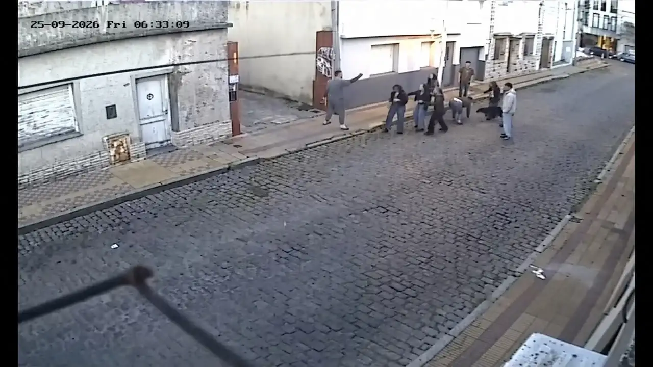 Captura de las imágenes registradas por las cámaras durante la madrugada del jueves 24 de septiembre en el Pasaje Newbery.