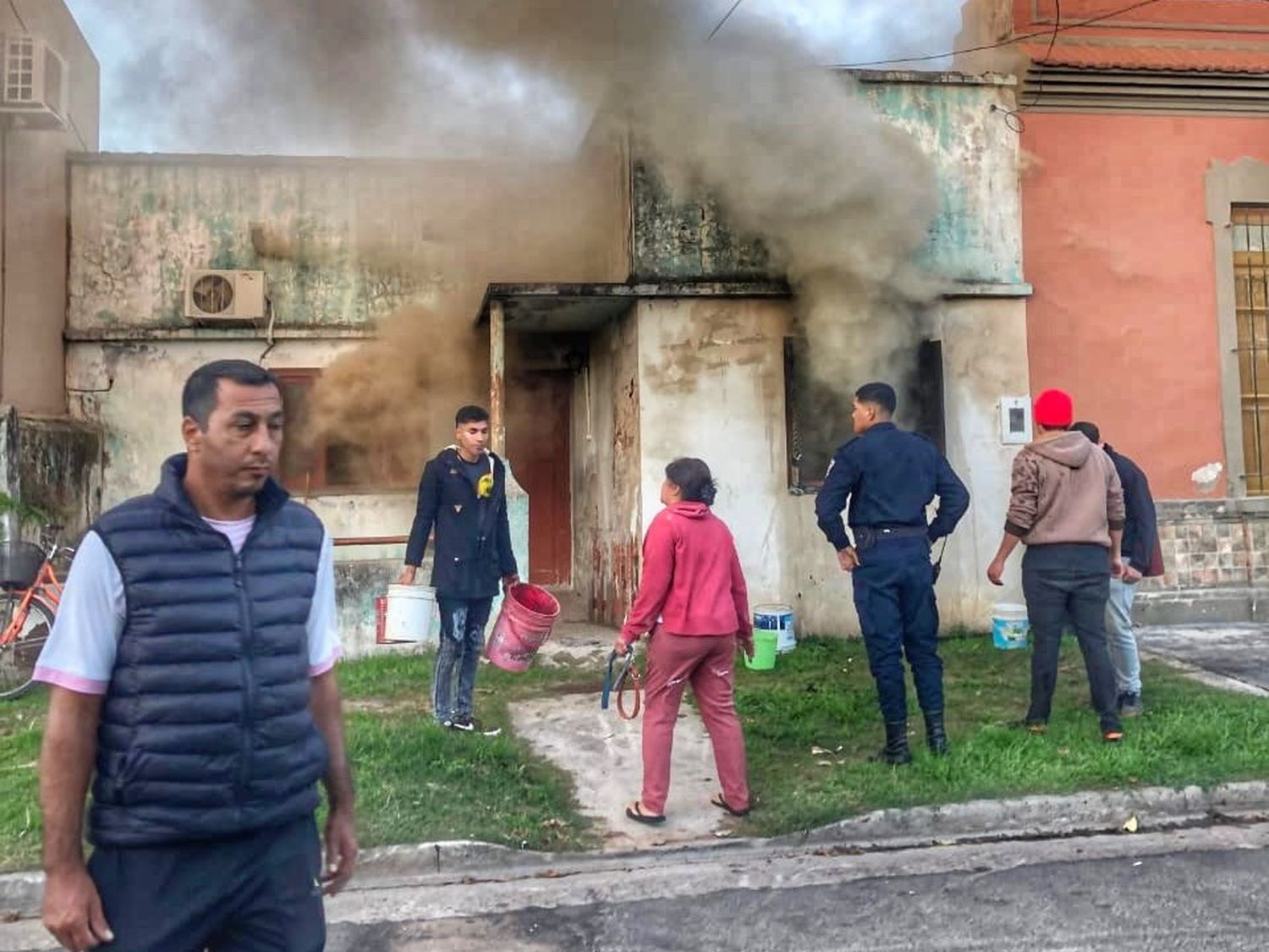 Incendio generalizado de una vivienda