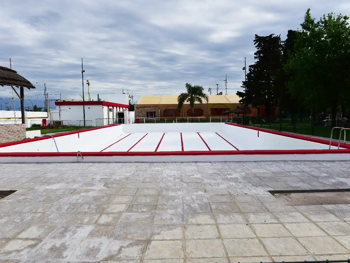 Los clubes llenan sus piletas  y preparan actividades para  la temporada de verano 