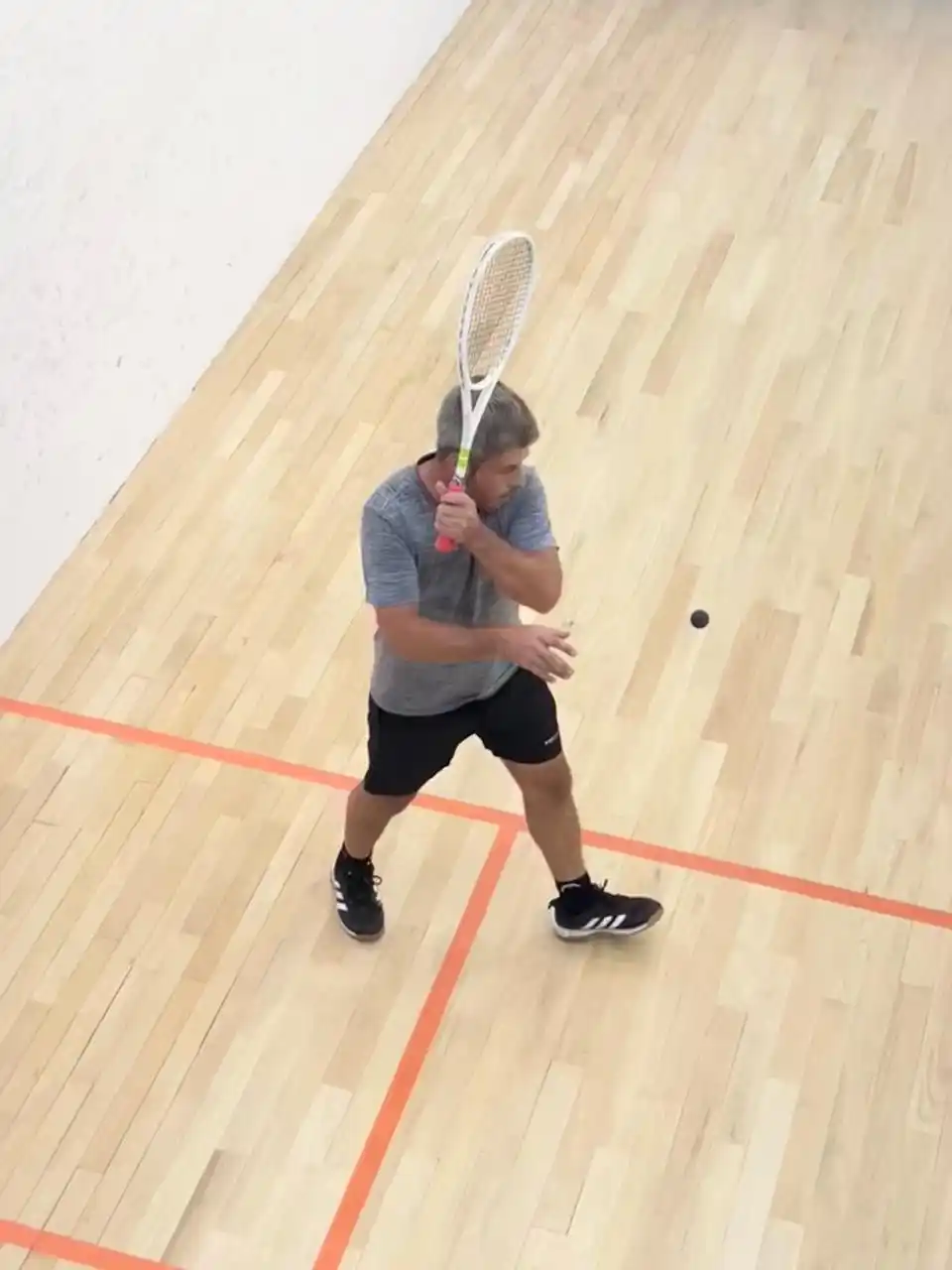 Representante del club de Pelota en torneo de primera división de squash en Buenos Aires