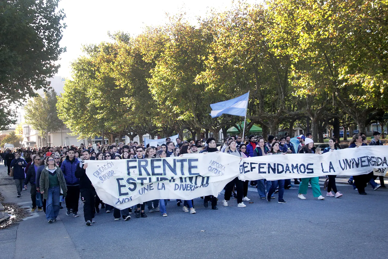 Adhesión. Varios gremios y sindicatos docentes primarios y secundarios locales se plegarán a la Marcha Federal Universitaria.