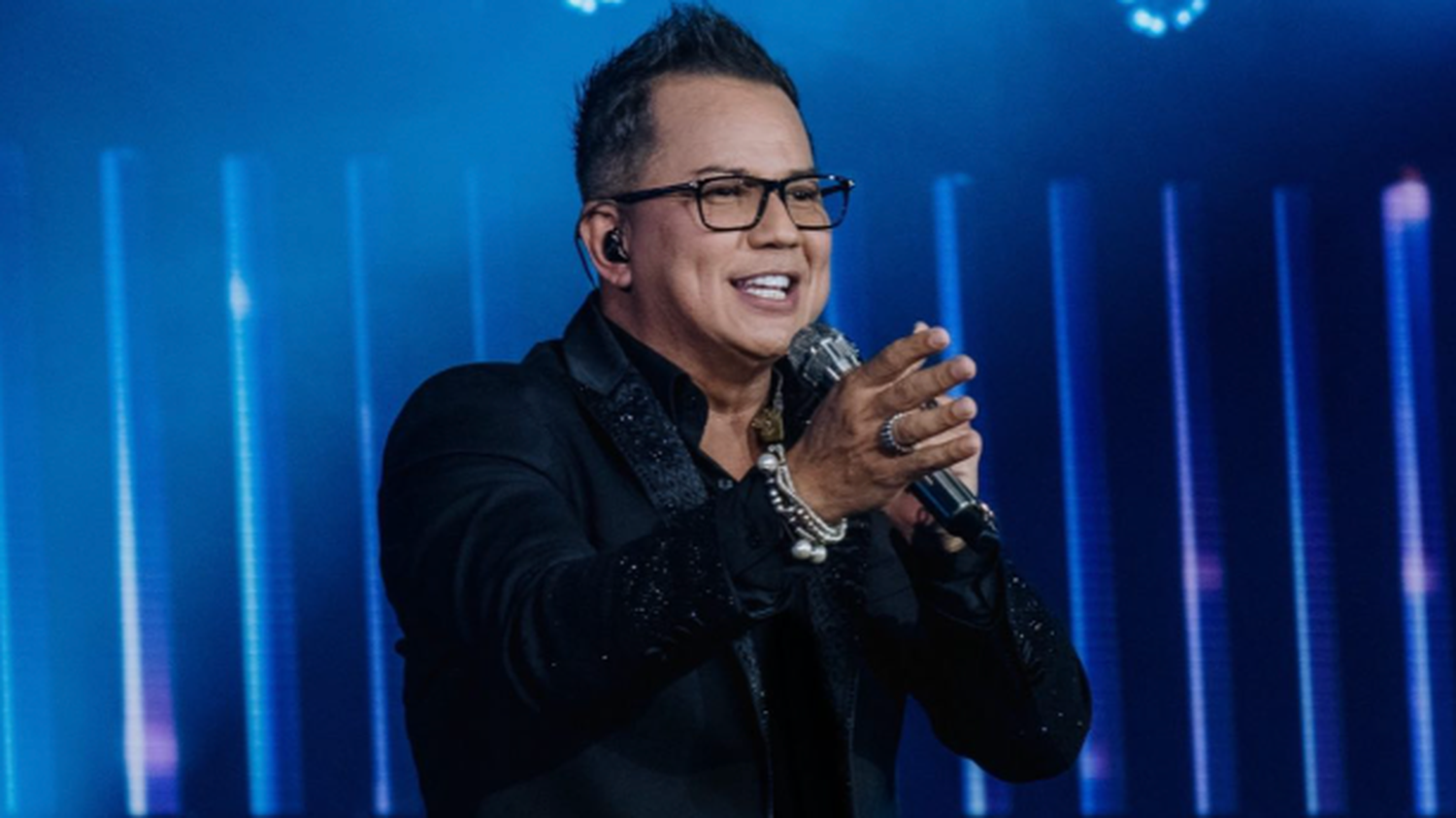 Charlie Zaa durante una de sus presentaciones en vivo