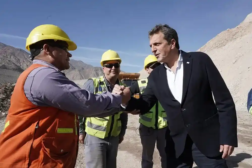 El ministro de economía y precandidato presidencial lanzó una respuesta al gobernador electo por nuestra provincia.