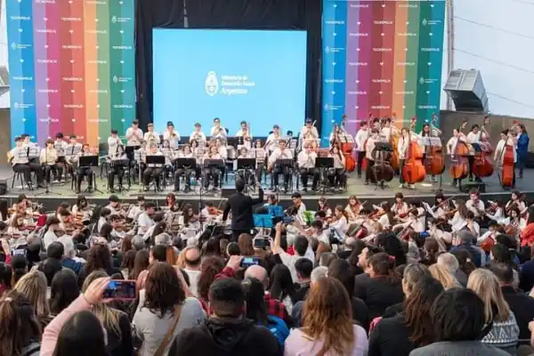 Treinta jóvenes de Chascomús compartieron un evento con el Presidente de la Nación