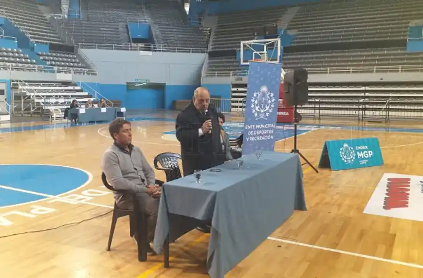Entregaron becas a 282 deportistas marplatenses 