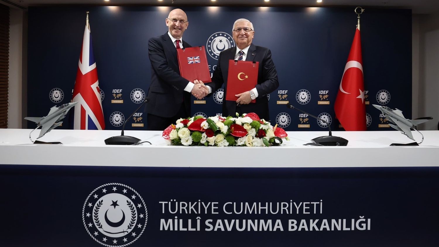 El entendimiento rubricado durante la feria IDEF 2025 consolida un paso clave hacia la primera exportación del Typhoon desde 2017 y refuerza los vínculos estratégicos entre Ankara y Londres.