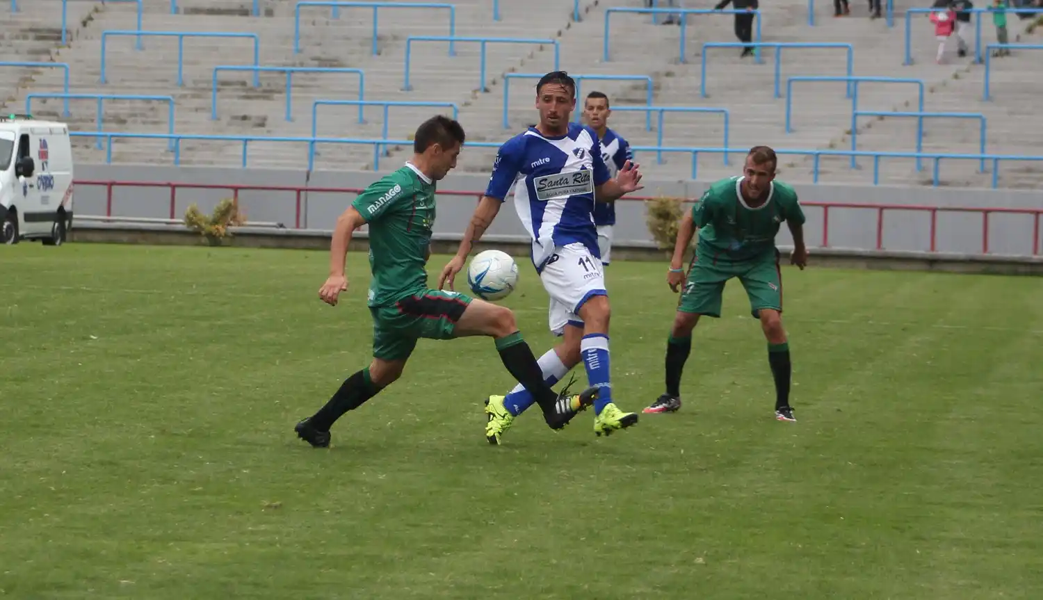 Alvarado se empieza a complicar