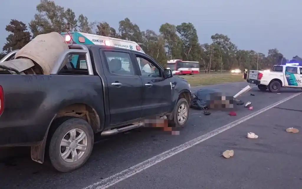 Viajaban en una moto con pedido de captura