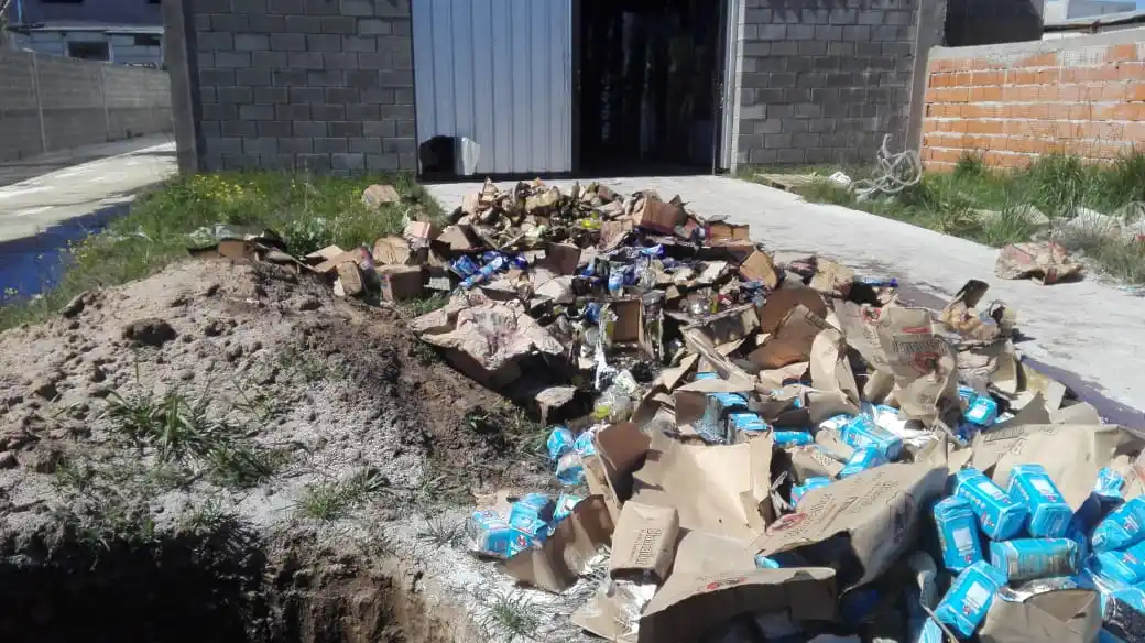 Delincuentes robaron mercadería e iniciaron un incendio en un depósito 