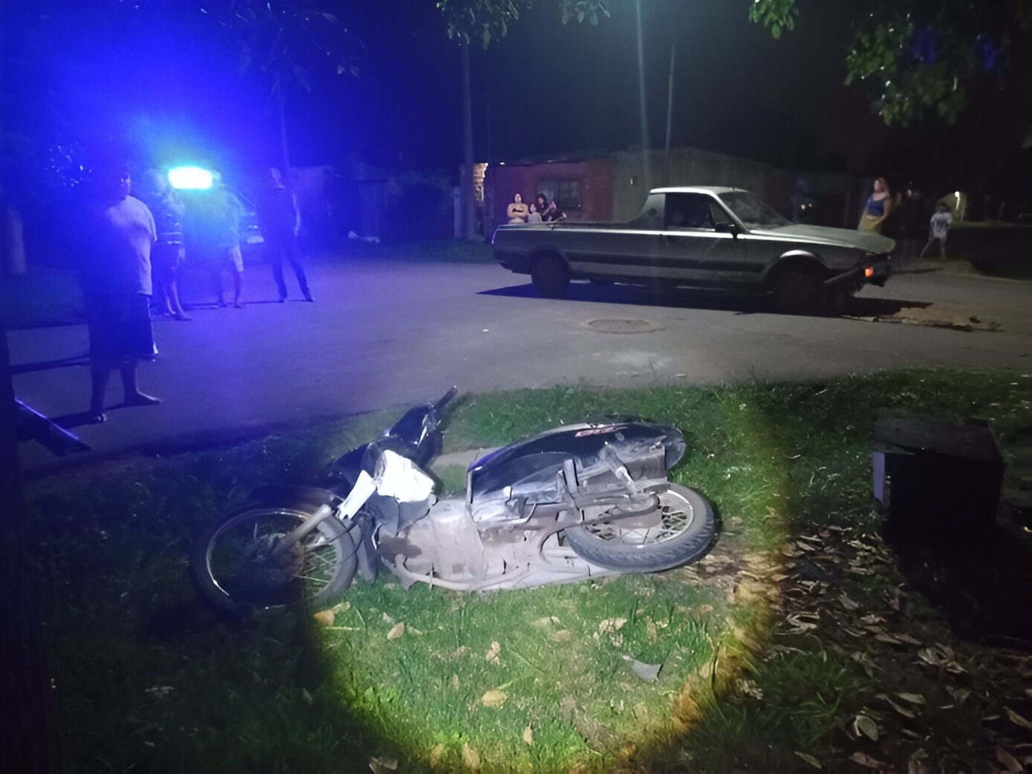 Accidente fatal: un mensajero murió tras impactar contra un auto en Manuel Iglesias y Dávila