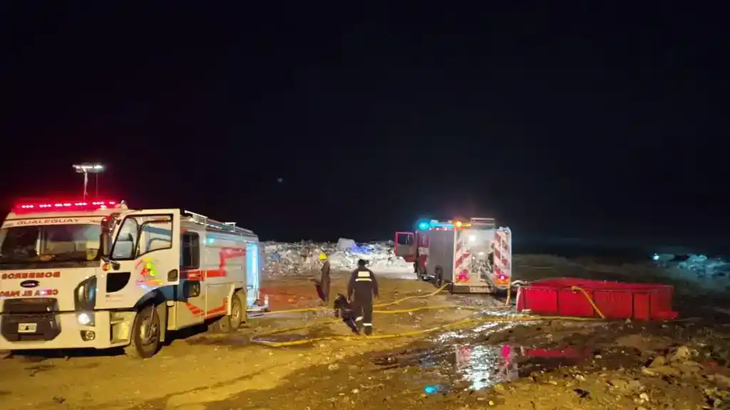 Bomberos de Gualeguay participaron del operativo para extinguir el incendio en el Ecoparque Gualeguaychú