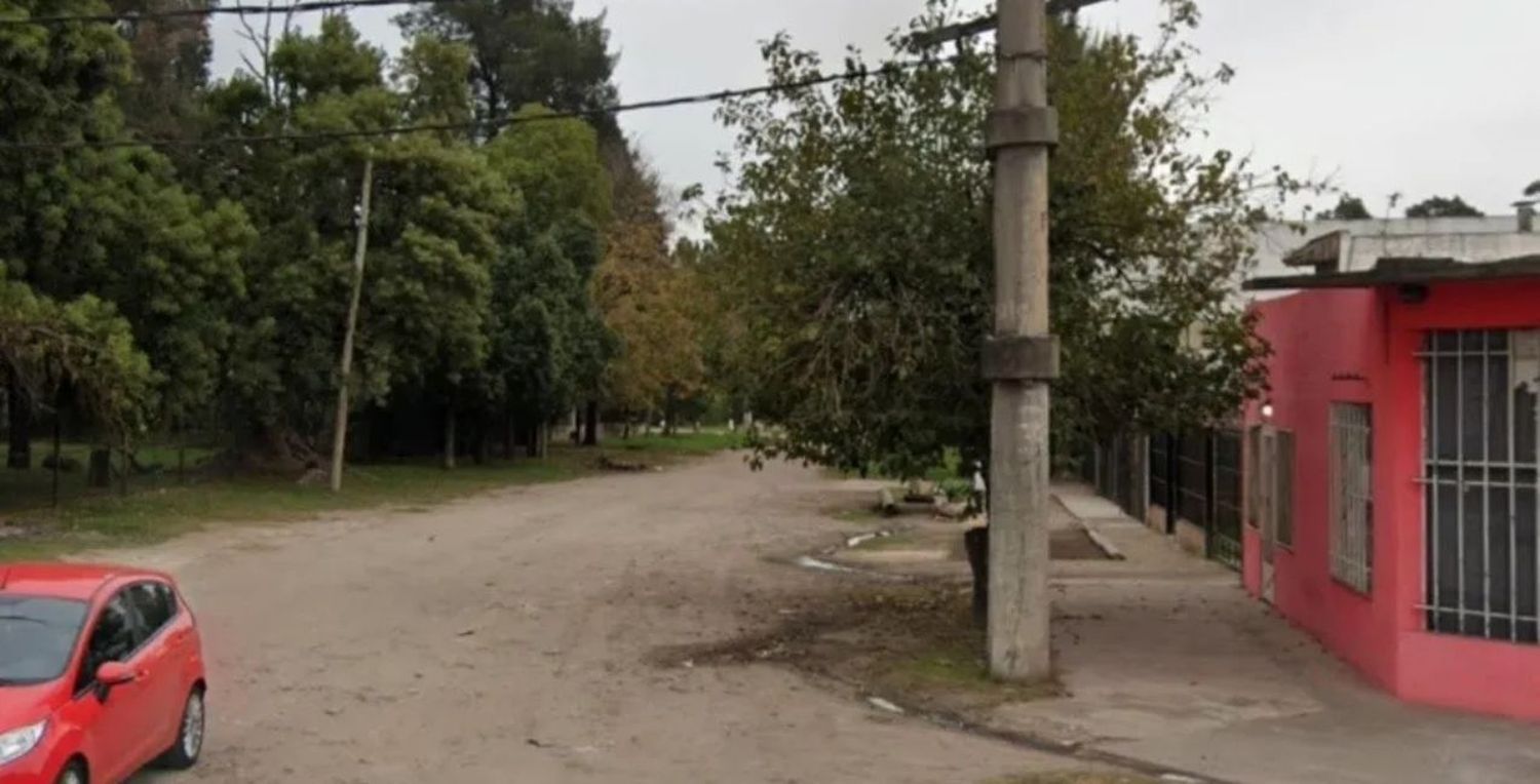 Hallan un cuerpo carbonizado dentro de un coche baleado y quemado