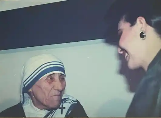 Uno de los privilegios que le dio el Miss Universo a Bárbara Palacios fue conocer a la Madre Teresa. Foto: Instagram