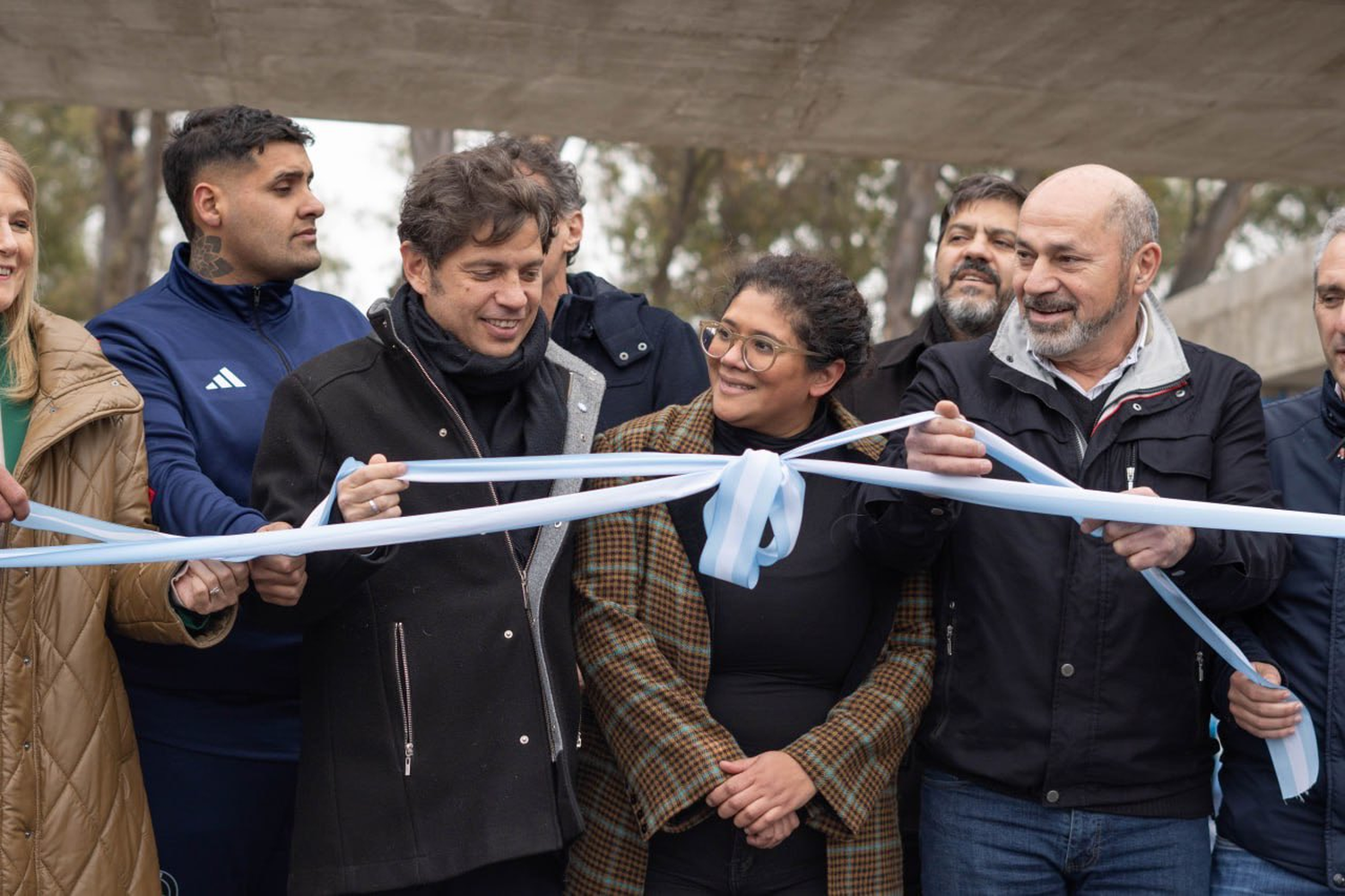 Axel Kicllof y Mario Secco durante la Jornada de Inauguraciones en Ensenada.