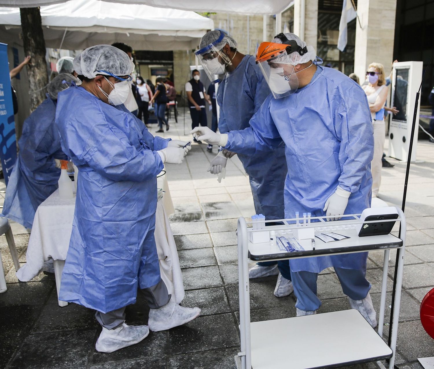 Fallecieron 430 personas y se confirmaron más de 12 mil nuevos casos