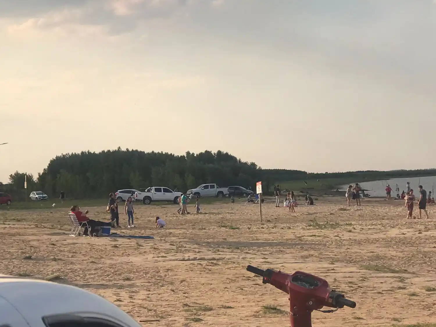 Queja: “Se meten con camionetas adentro de la playa”