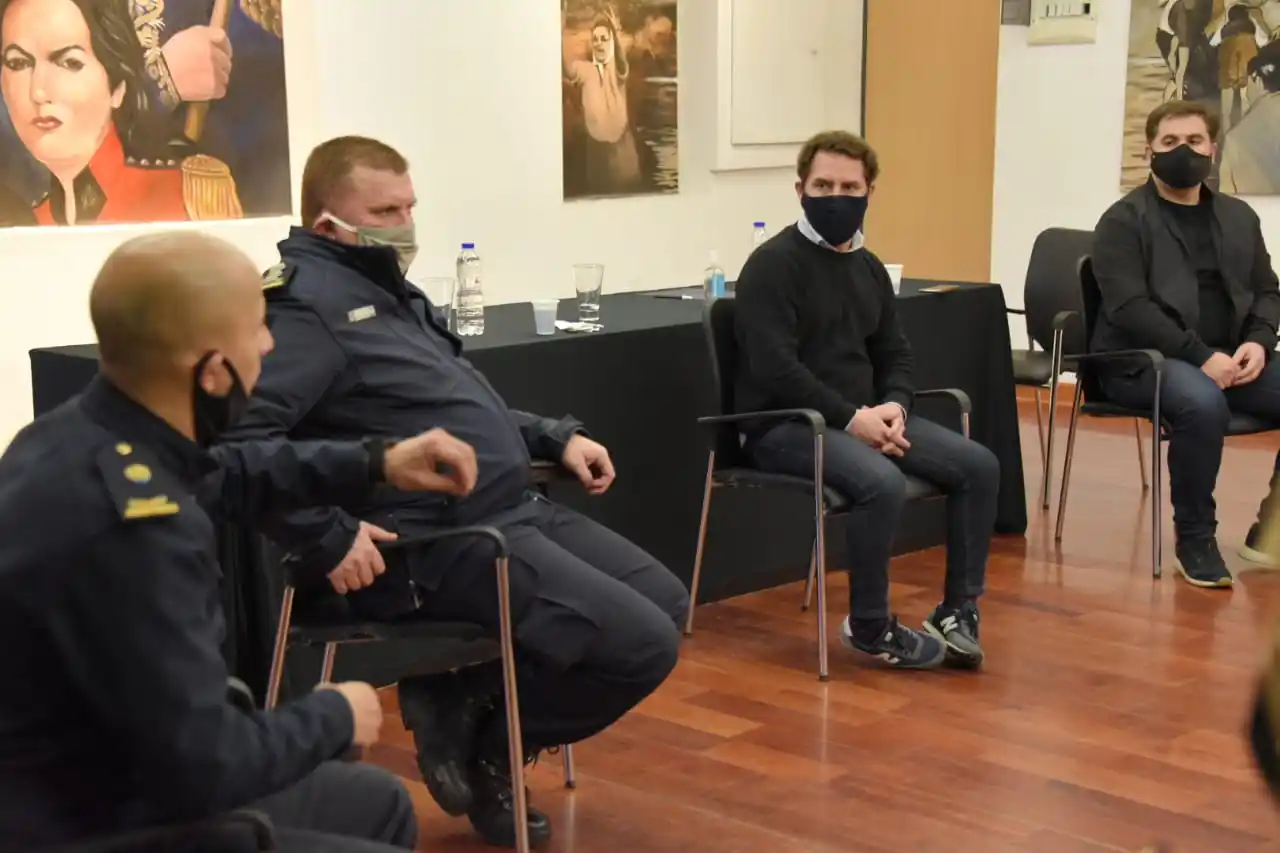 Ituzaingó: El Jefe de Gabinete Pablo Descalzo se reunió con policías por la seguridad en la cuarentena estricta