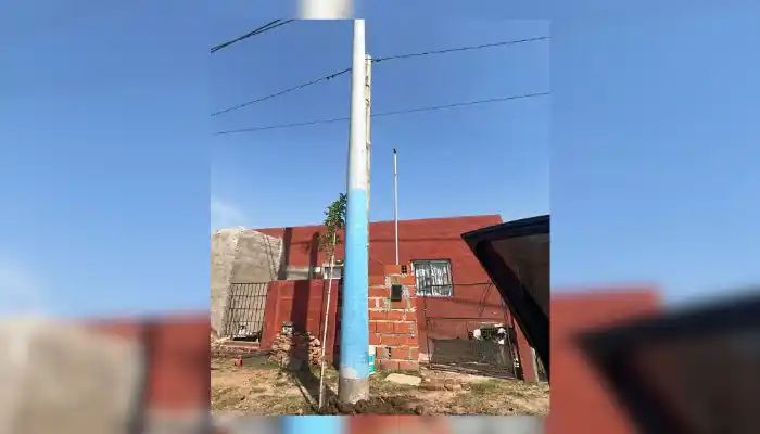 Poste telefónico reubicado