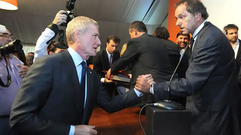 Tras alejarse de Massa, De Narváez dijo: "Estoy decidido a votar a Scioli"