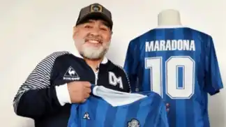 Lanzan la «DM59», una camiseta homenaje a Maradona en su cumpleaños 59