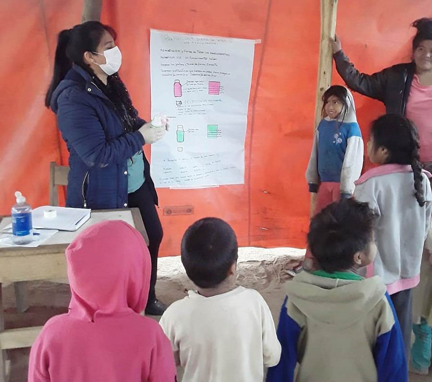 En el Oeste equipos de salud enseñan
la preparación correcta de los jarabes