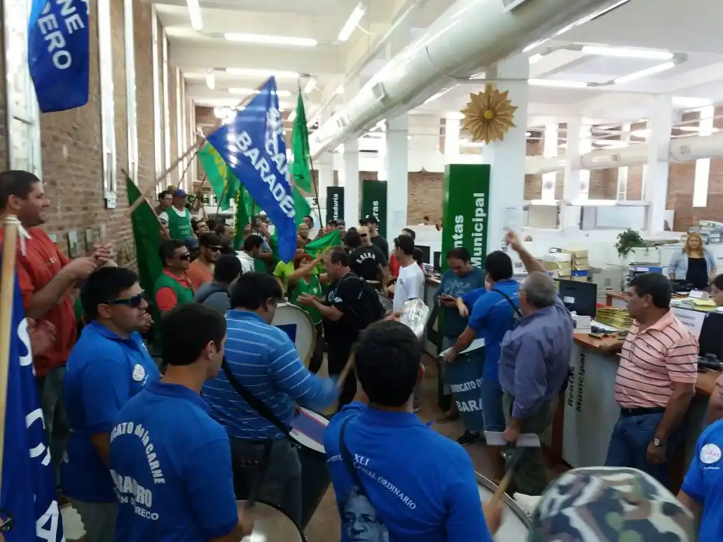 #ParoGeneral: Protesta y rumores de "toma" en la Municipalidad de Baradero