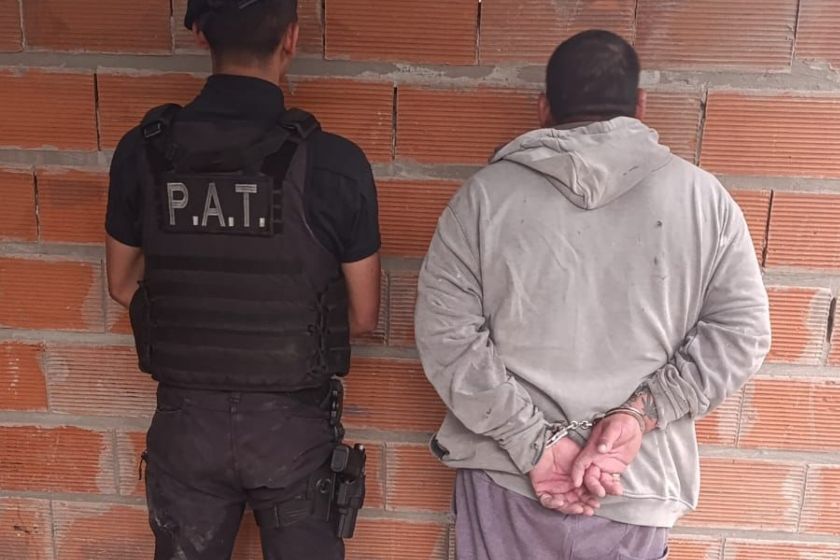 Detuvieron a un hombre acusado de incendiarle el patio de la casa a su ex pareja