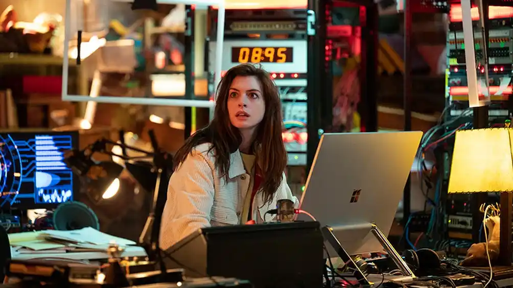 «Solos», con Morgan Freeman y Anne Hathaway, se estrenará el 21 de mayo