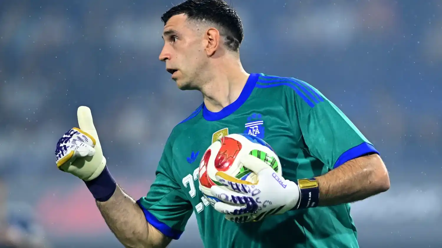 Emiliano "Dibu" Martínez.