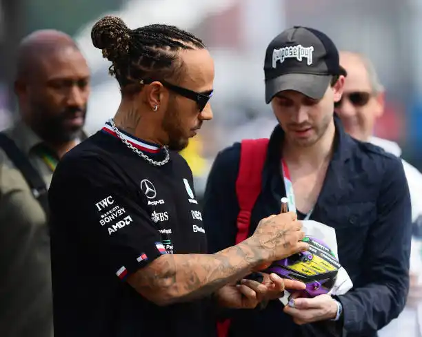 Hamilton renovará con Mercedes