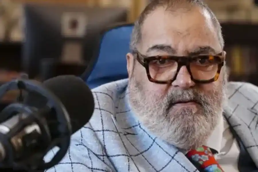 Extrema preocupación con la salud de Lanata : infección general y filtrado de líquidos