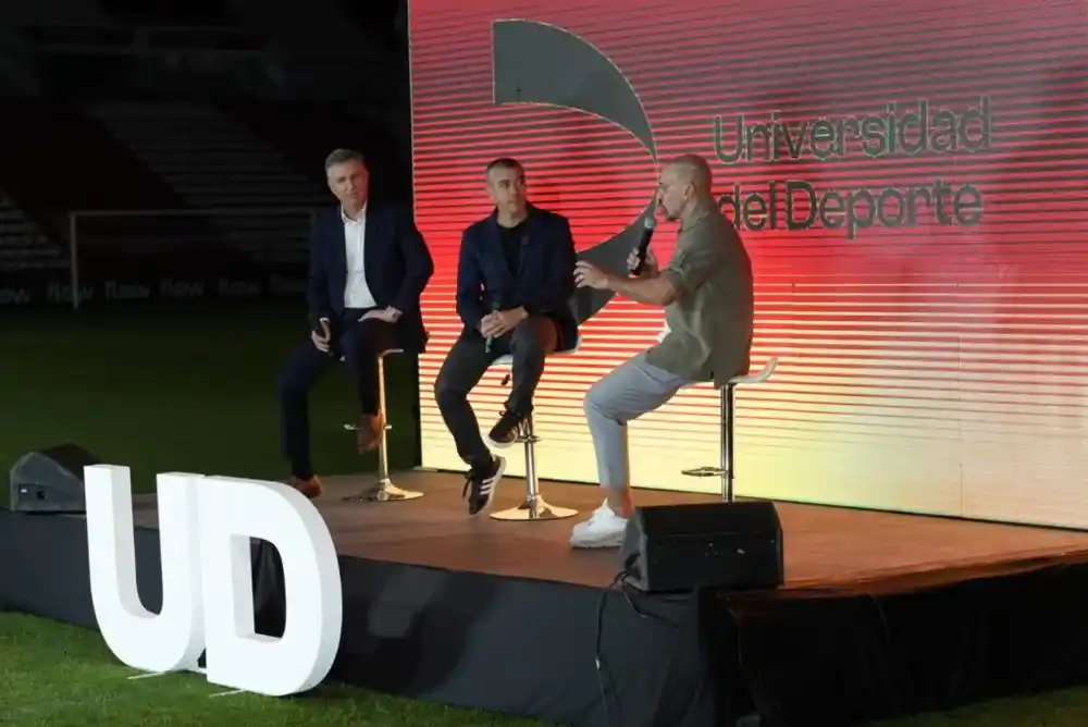 Estudiantes de La Plata inauguró la Universidad del Deporte