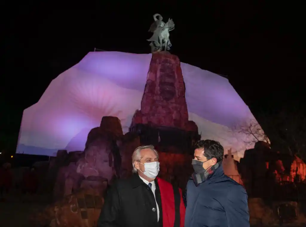 Alberto Fernández participó de la "Guardia bajo las Estrellas" en conmemoración del Bicentenario del fallecimiento de Güemes