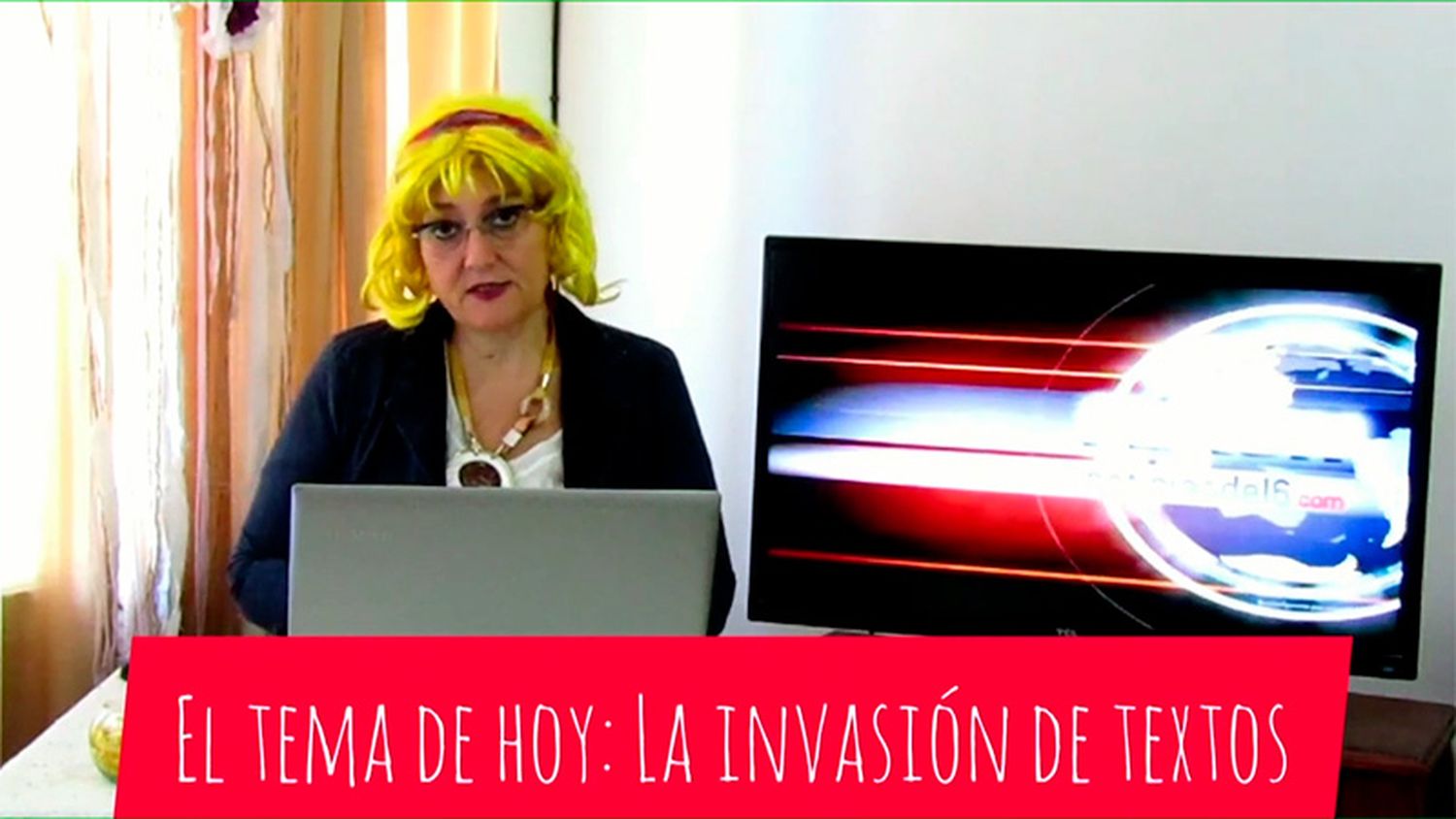 Aprender en casa: Una docente se disfrazó de periodista para dar una clase