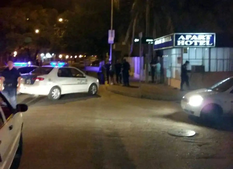 Seis patrulleros y cinco detenidos en la zona de costanera 