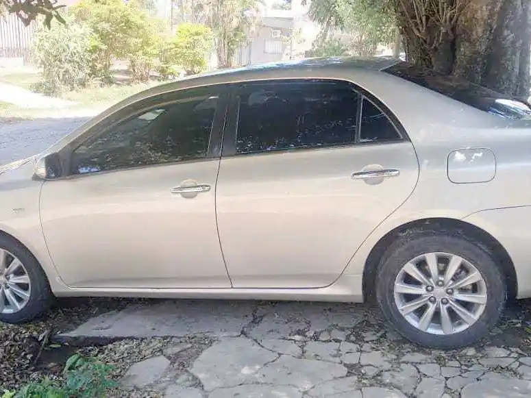 La Policía recuperó un automóvil de
alta gama y detuvo a dos sujetos