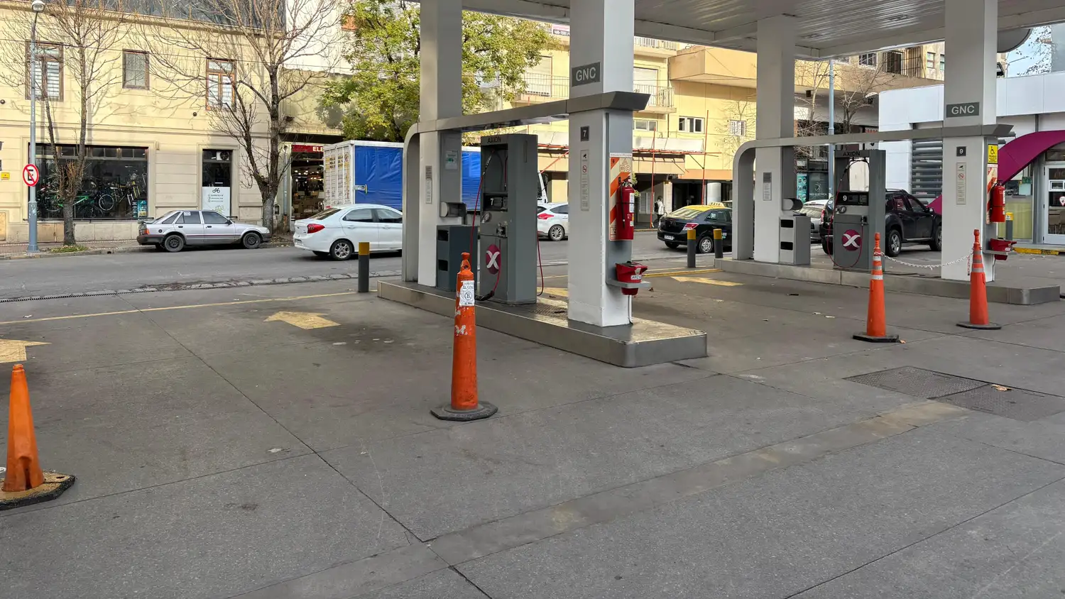 Así amanecieron las estaciones de servicio de la ciudad