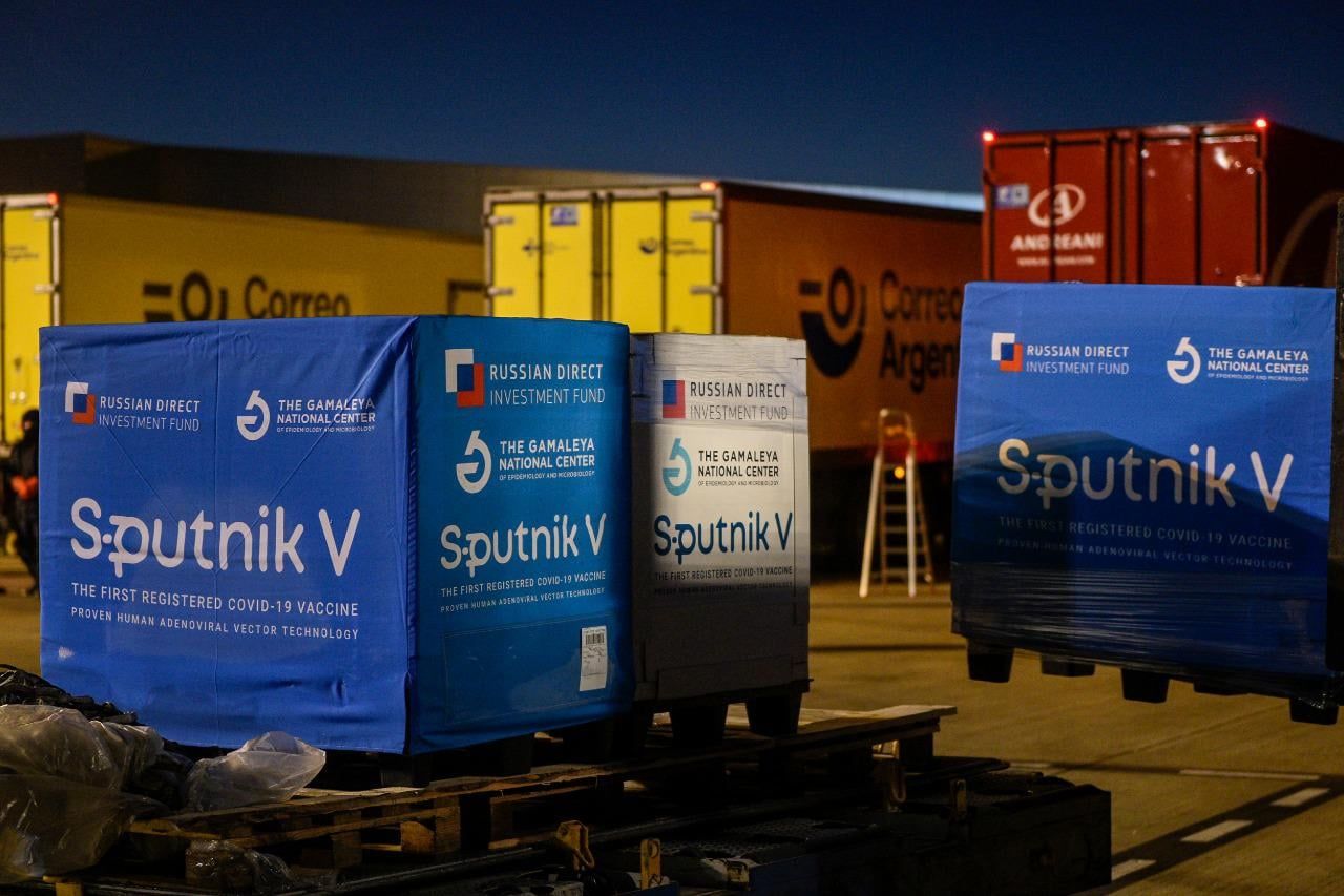 Estudios realizados en la Argentina confirmaron «alta eficacia» de la Sputnik V contra cepa de Manaos