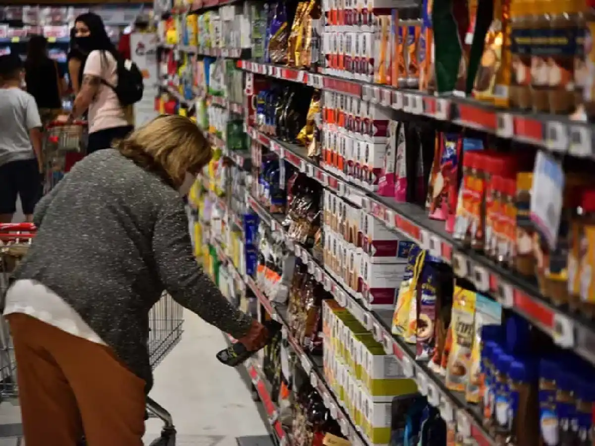 Las ventas en supermercados bajaron 0,6% mientras que en los shoppings crecieron 284%