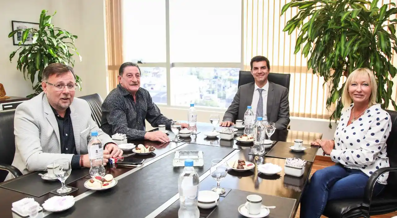 Urtubey con dirigentes peronistas bonaerenses: "Alternativa Federal es la propuesta para salir de la grieta"