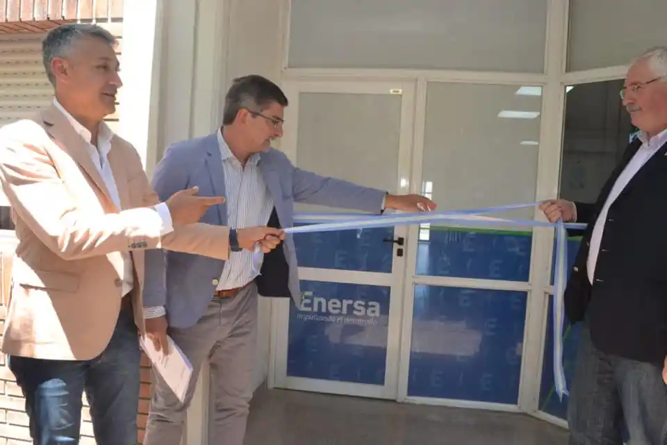 Enersa inauguró una oficina en María Grande y nueva obra eléctrica para la región