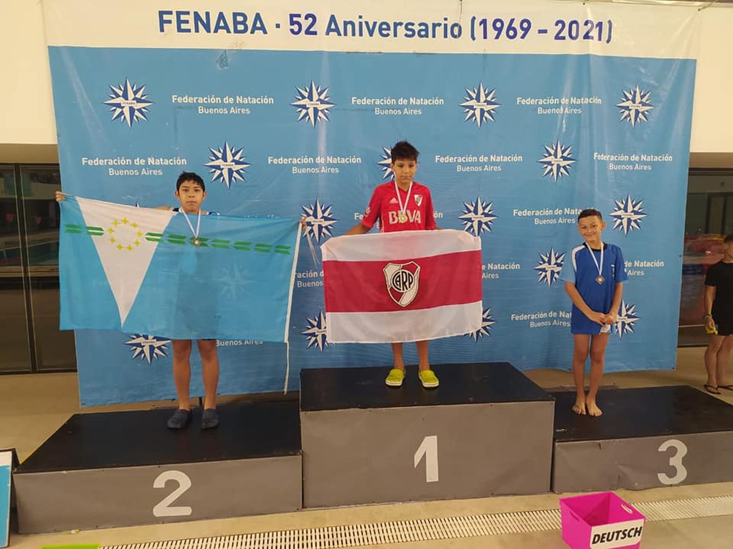 Natalú en el podio del Torneo  Metropolitano de Natación