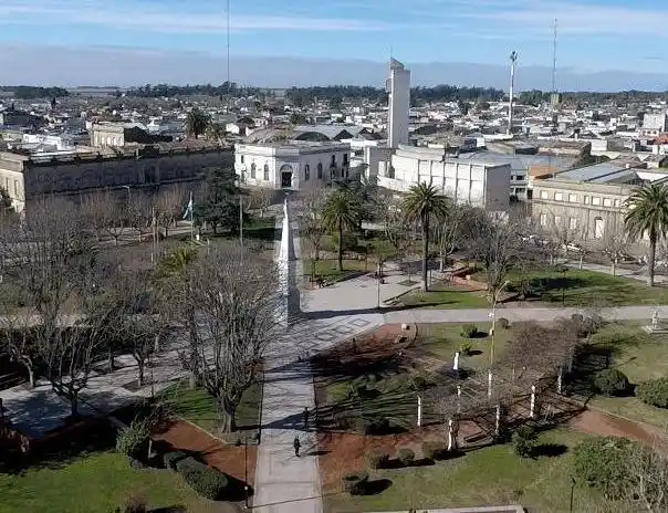 En Chaves inauguran un nuevo espacio de juegos para en la Plaza 25 de Mayo