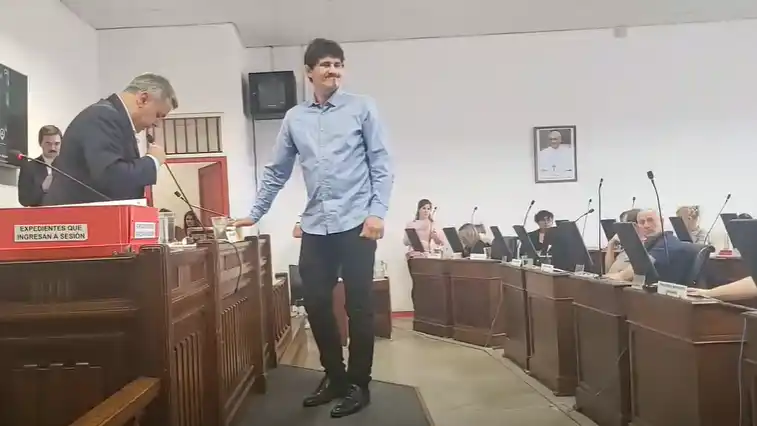 Zárate: Asumió como concejal Daniel Oyarzún, el carnicero absuelto tras matar un delincuente