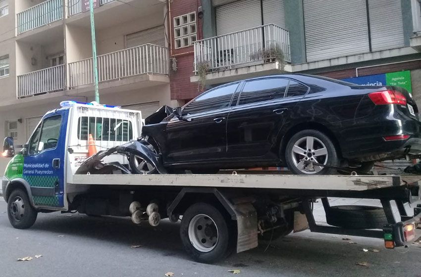 Se tragó un auto estacionado, escapó y lo detuvieron: iba alcoholizado